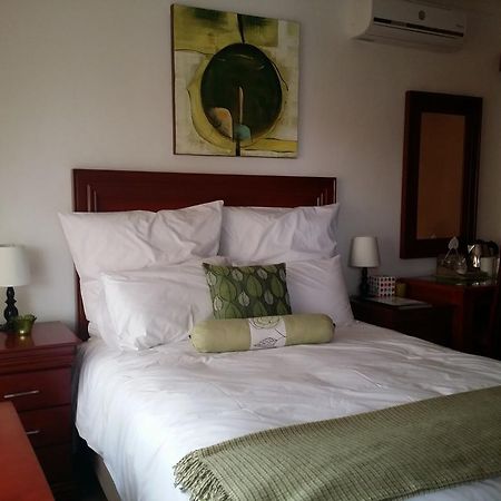 Alicia'S B&B Roodepoort Bagian luar foto