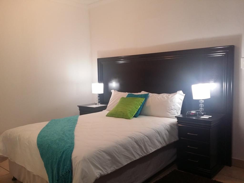 Alicia'S B&B Roodepoort Bagian luar foto