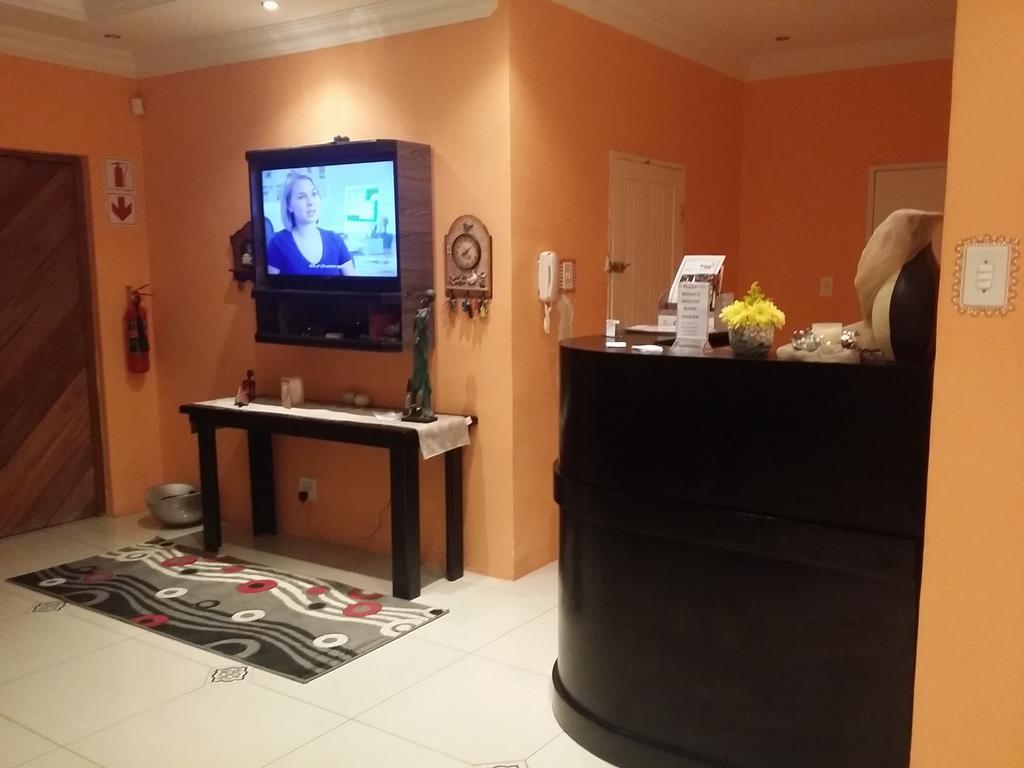 Alicia'S B&B Roodepoort Bagian luar foto
