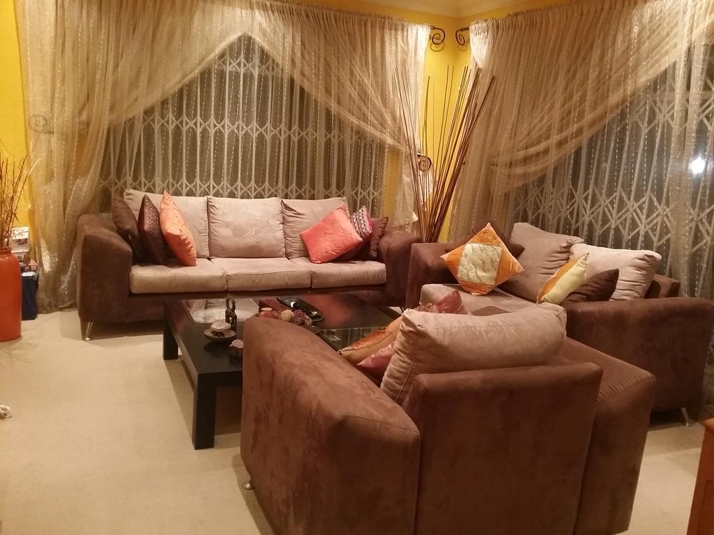 Alicia'S B&B Roodepoort Bagian luar foto