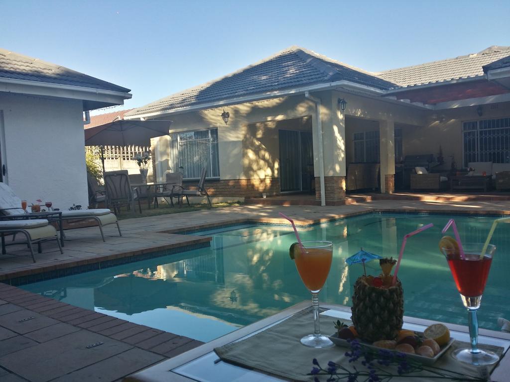 Alicia'S B&B Roodepoort Bagian luar foto