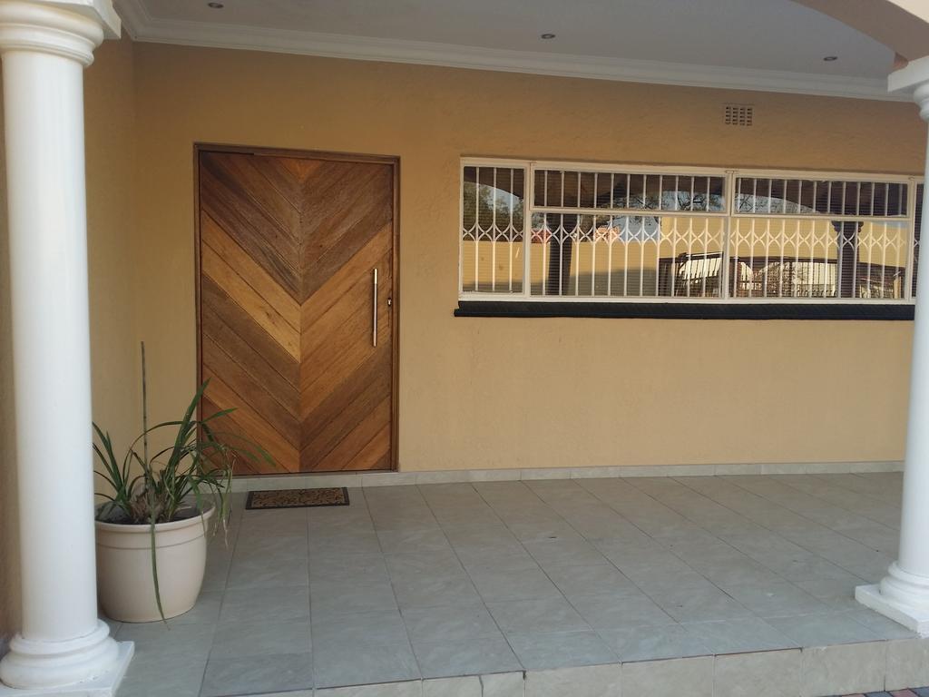 Alicia'S B&B Roodepoort Bagian luar foto